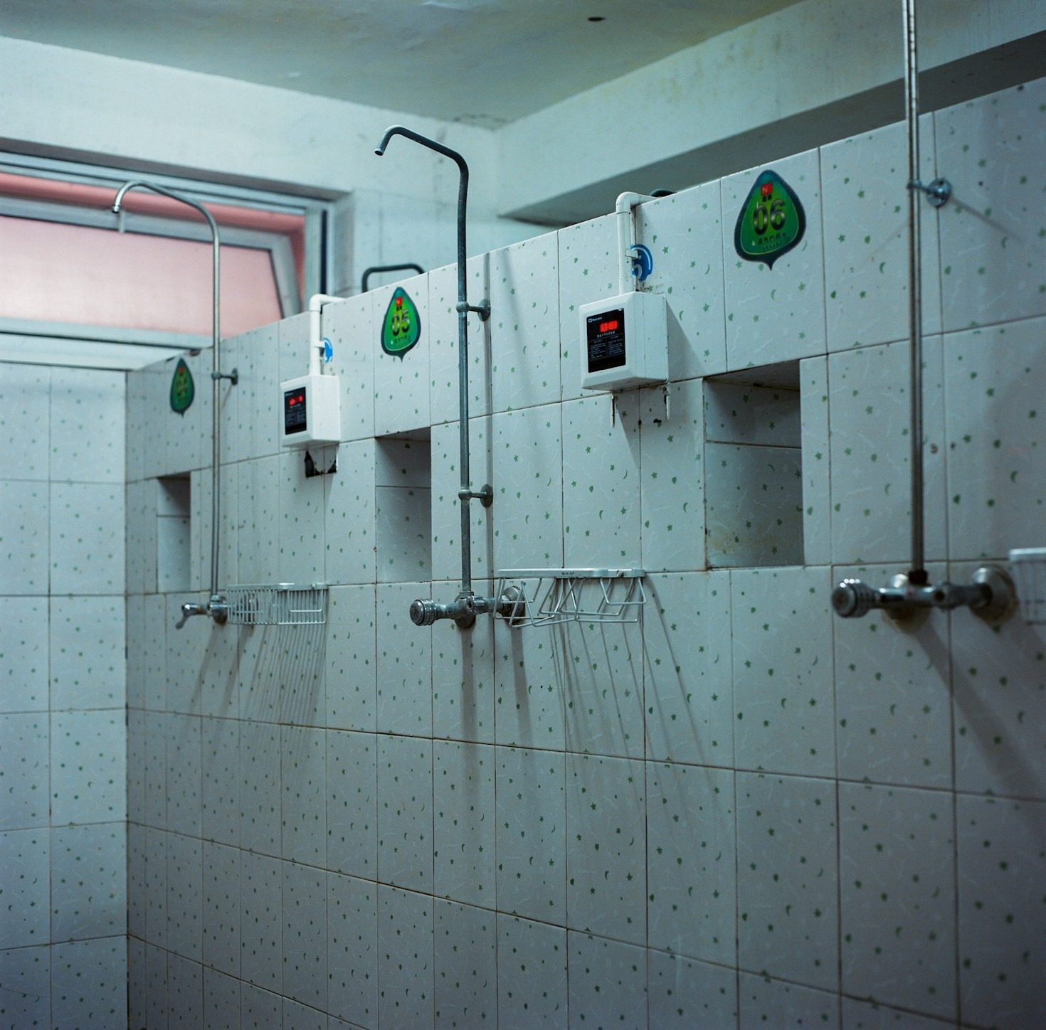 How Thermostatic Panels Enhance Water Efficiency